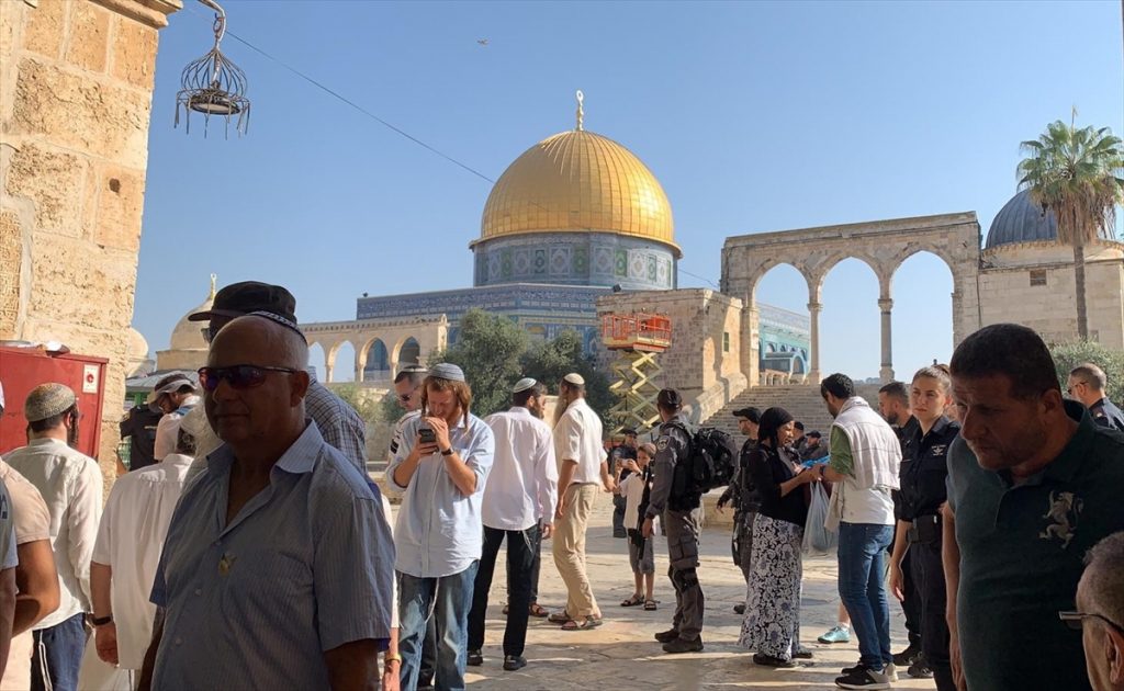 أكثر من ألف مستوطن يقتحمون الأقصى احتفالاً بعيد يهودي يستمر أسبوعاً.. والأردن يطالب إسرائيل بوقف الانتهاكات