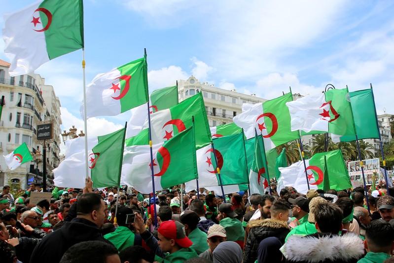 «جمعة كلنا في العاصمة».. زحف من كل أنحاء الجزائر ضد انتخابات الجيش الرئاسية