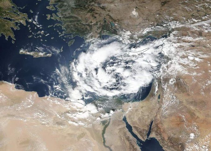 لم تشهدها المنطقة سابقاً.. تعرف على العاصفة المدارية غير المعتادة التي تضرب مصر وفلسطين