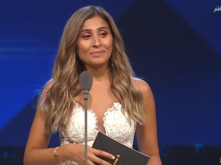 دينا الشربيني تنعى هيثم أحمد زكي وت بكي الفنانين في مهرجان القاهرة عربي بوست