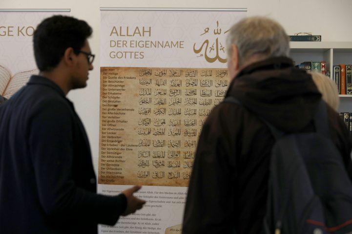 الدين الإسلامي سيدرس إلى جانب المسيحية والعلوية في مدارس هامبورغ/ رويترز