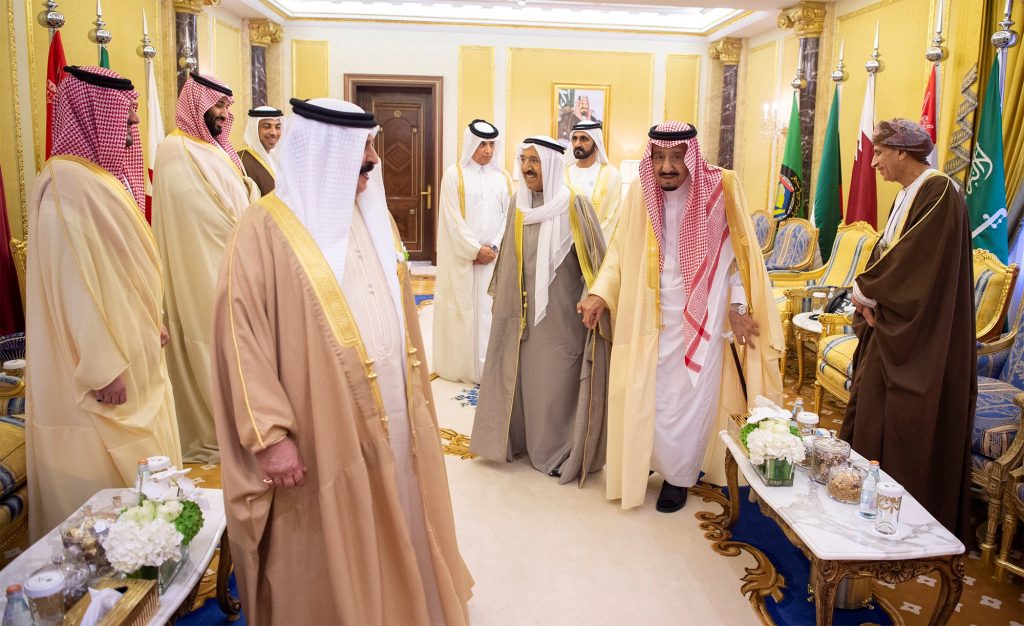 بعد توقعات باستضافة الإمارات لها.. خارجية البحرين: القمة الخليجية ستُعقد في الرياض خلال أيام