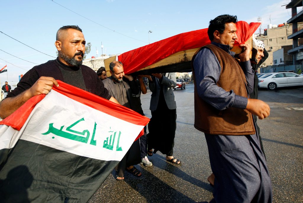 46 قتيلاً و600 جريح حصيلة احتجاجات يوم في العراق.. واستقالة محافظ مدينة شهدت أحداثاً دامية