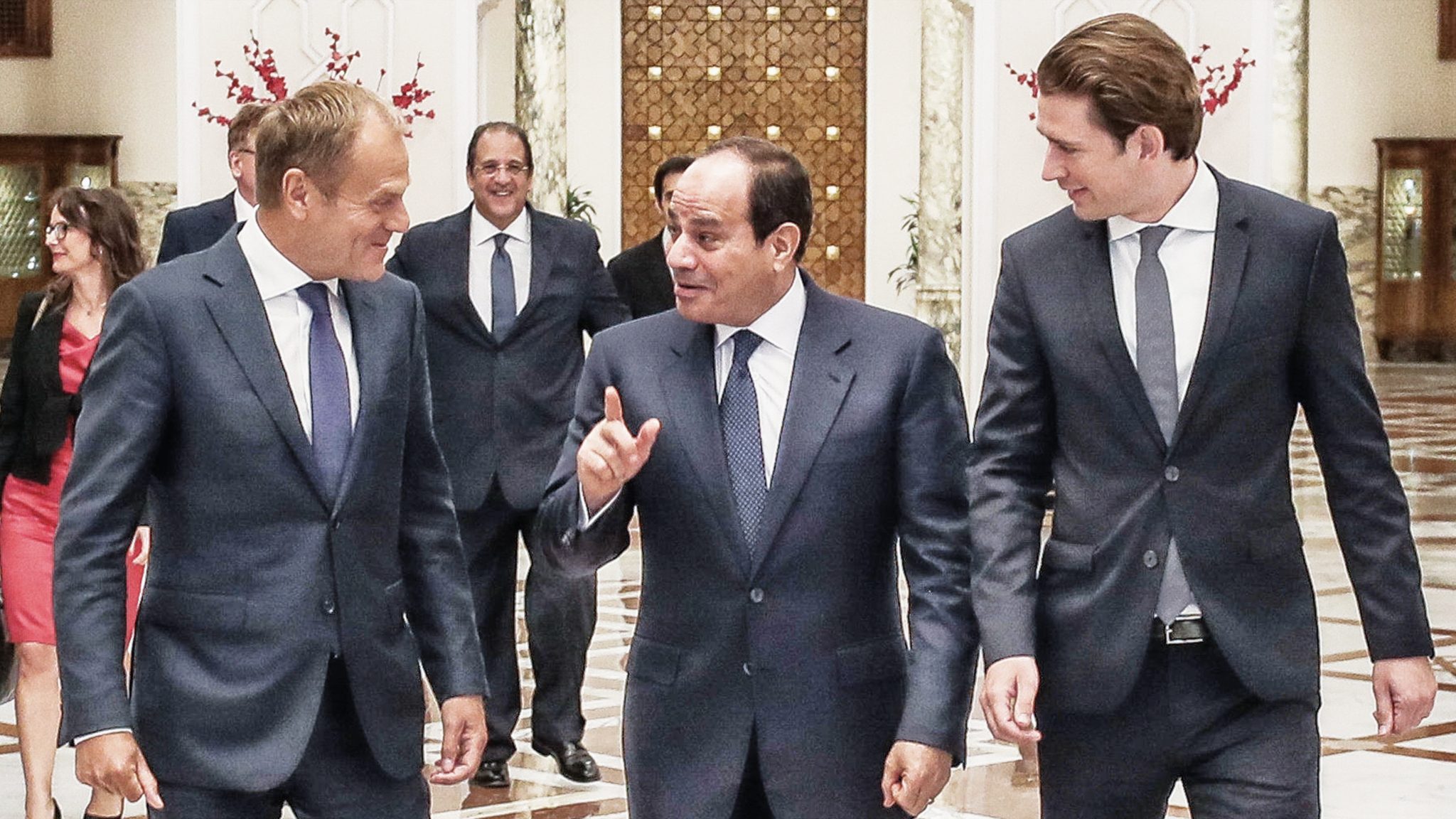 المستشار النمساوي سيباستيان كورتز على اليمين ورئيس مجلس الاتحاد الأوروبي ، دونالد تاسك ، مع الرئيس المصري عبد الفتاح السيسي في القاهرة، 2019/ وكالة الأنباء الألمانية