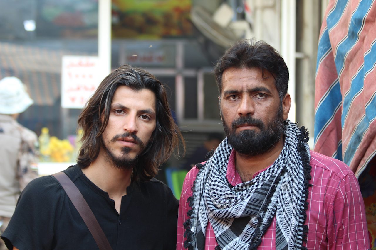 صديق صفاء السراي علي خريبط (يسار) وأخوه عقيل (يسار)/ MEE