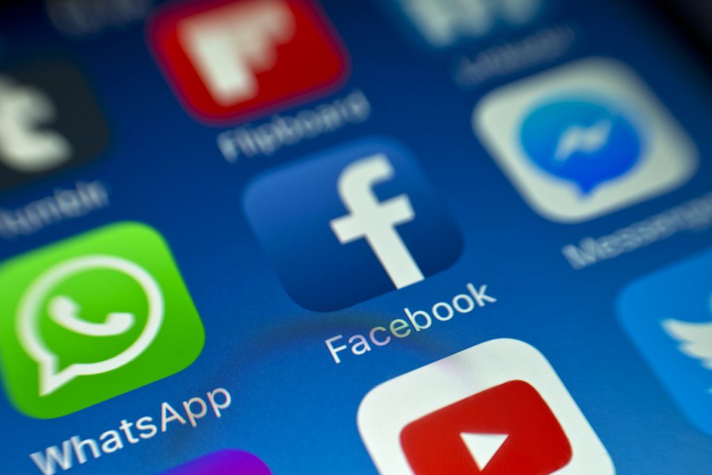 فيسبوك يحقق في نشر أسماء وأرقام 267 مليون مستخدم على الإنترنت
