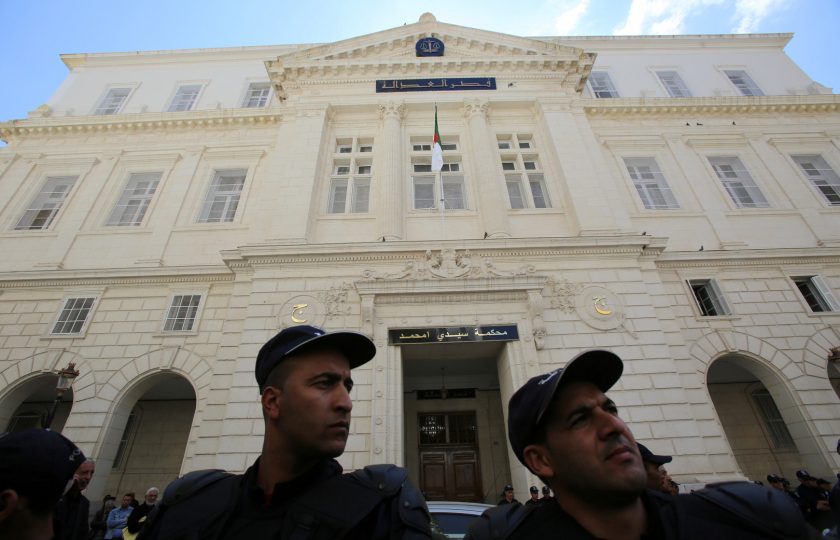 حل أكبر منظمة حقوقية في الجزائر