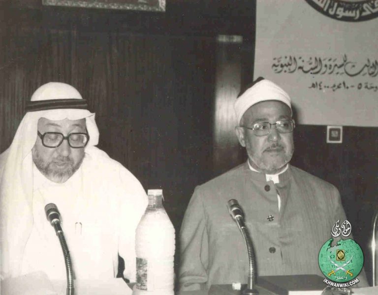 الغزالي وعز الدين إبراهيم أثناء المؤتمر الثالث للسيرة والسنة النبوية عام 1980/ موقع الإخوان المسلمين