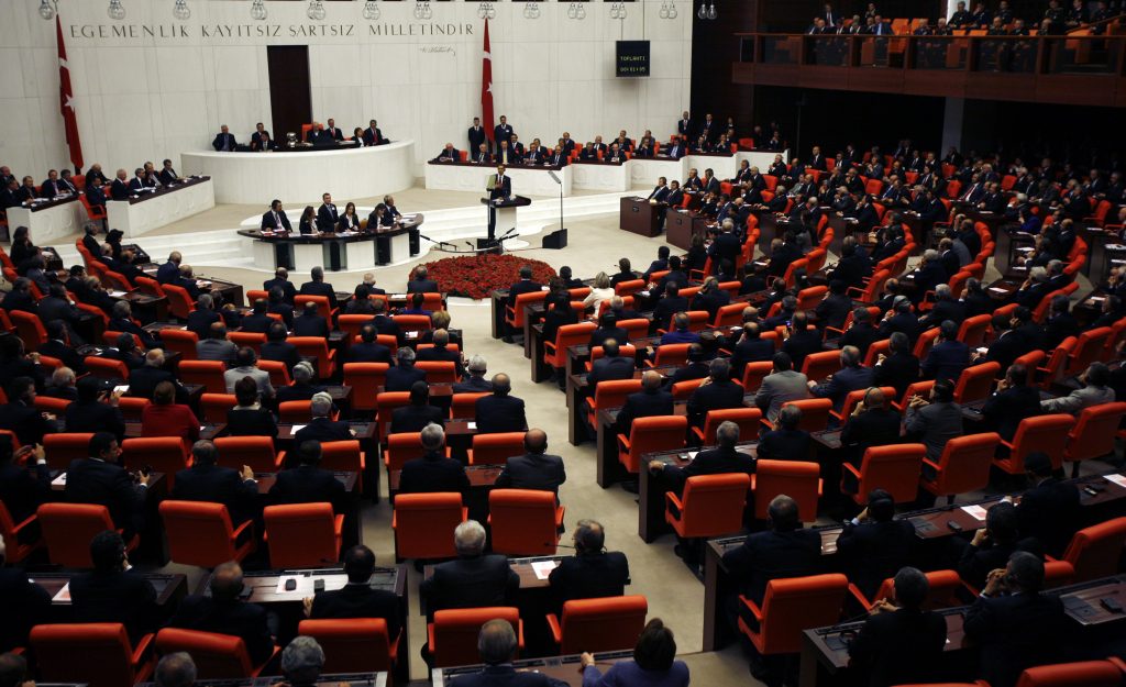 البرلمان التركي بجميع أحزابه الحاكمة والمعارضة يرفض 