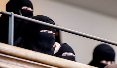 بعد القاهرة جامعة عين شمس تحظر ارتداء النقاب على هيئة التدريس
