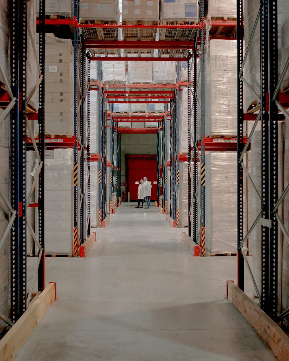 قد يتفاقم نقص إمدادات الأقنعة الطبية بسبب حقيقة أن بعض أجزاء الأقنعة وأجهزة التنفس، تُصنّع في مجموعة متنوعة من البلدان/ نيويورك تايمز