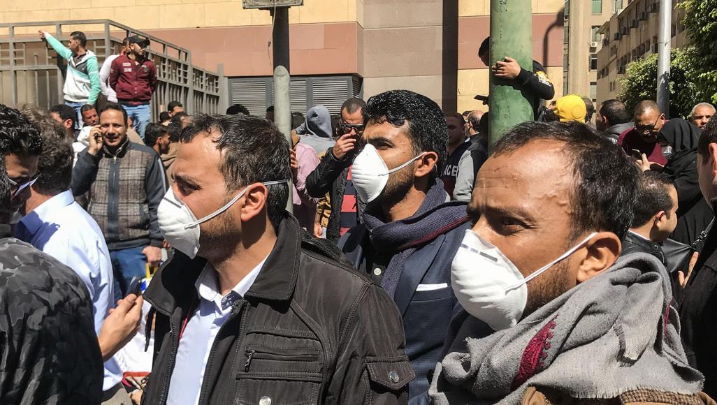 قبضوا على 7 أشخاص لنشرهم أخبار عن مصابين بكورونا.. ما هي حقيقة الإصابات في مصر؟