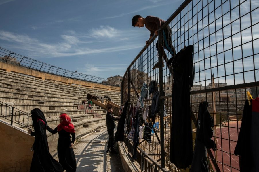 ملعب كرة القدم في إدلب الذي يحوي النازحين/ نيويورك تايمز