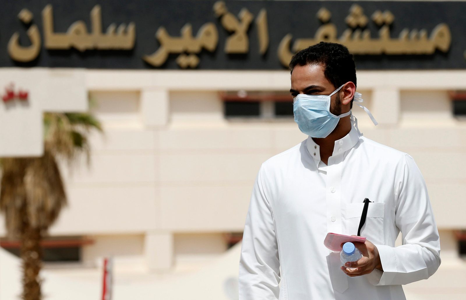 جائحة كورونا تعزل السعودية جواً عن العالم.. المملكة توقف رحلات السفر الدولية  ﻿