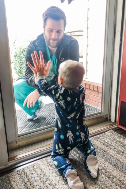 الدكتور جاريد بيركس وأبنه/ مواقع التواصل