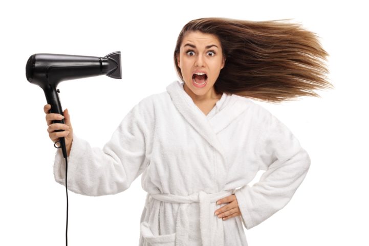 istock\ تجفيف الشعر