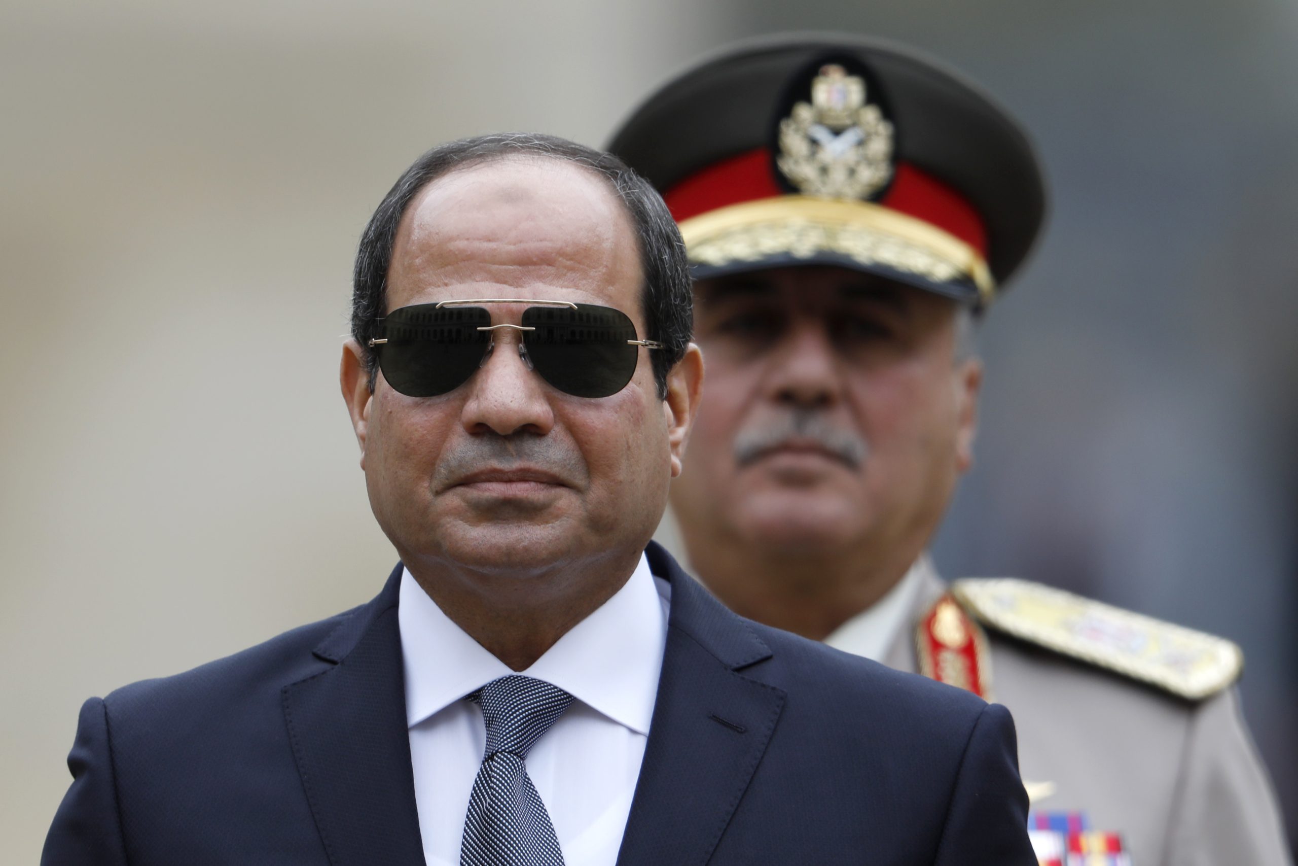 الأولى من نوعها في تاريخ مصر السيسي يصادق على قوانين عسكرية جديدة