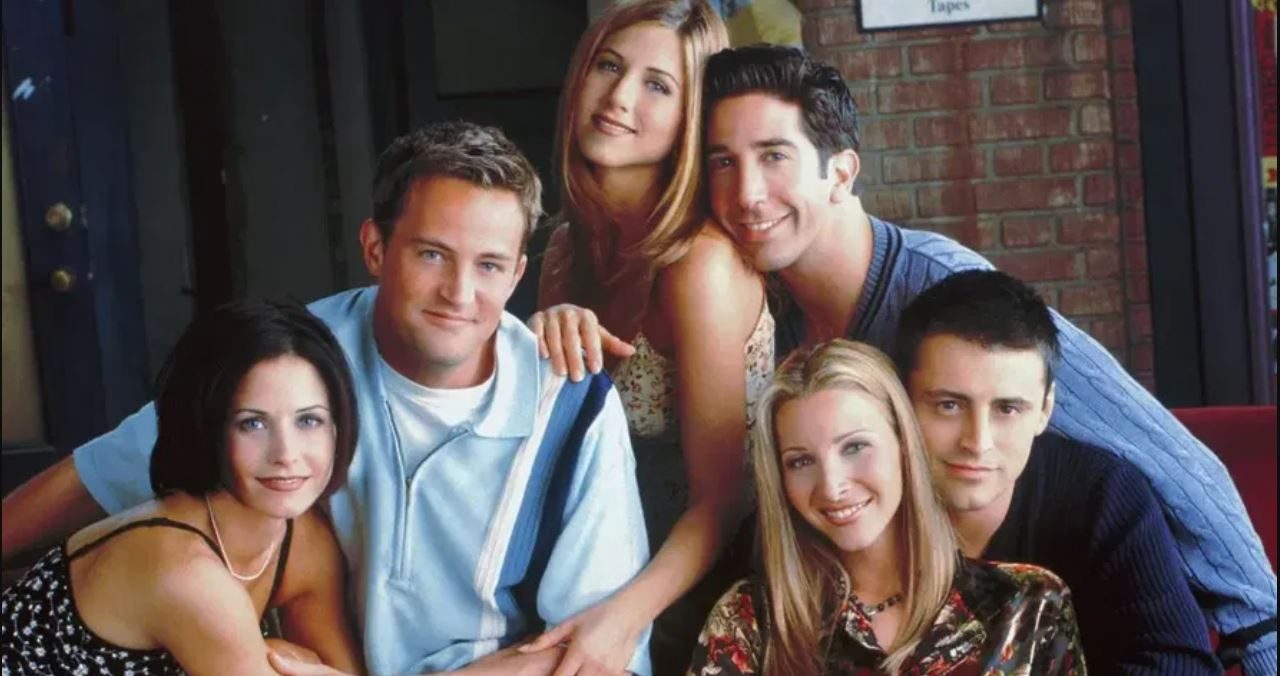 ينضم طاقم Friends إلى المشاهير الآخرين الذين شاركوا في هذا التحدي مثل ليوناردو دي كابيرو، وغوينيث بالترو، وجاستن بيبر، مادونا