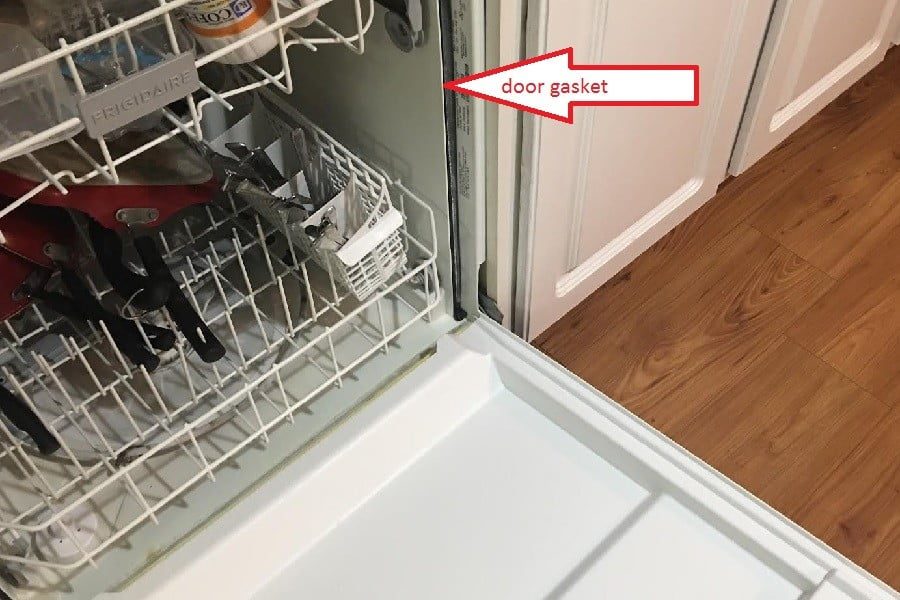 الصحون تخرج مُتّسخة بفضلات الطعام؟ إليك أكثر مشكلات غسالة الصحون شيوعاً وطرق إصلاحها  Dishwasher-door-gasket-900x600-1