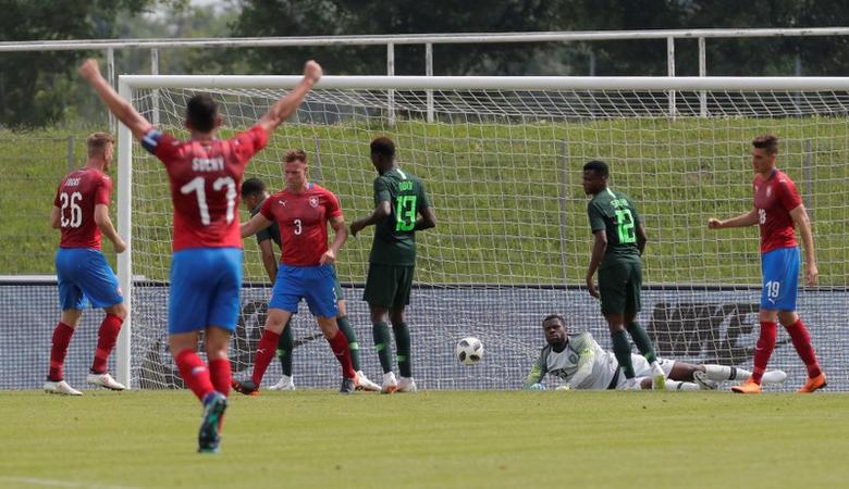 مِن لاعب كرة محترف إلى بائع قطائف.. لماذا يبدو كورونا أكثر قسوة مع أهل صعيد مصر؟