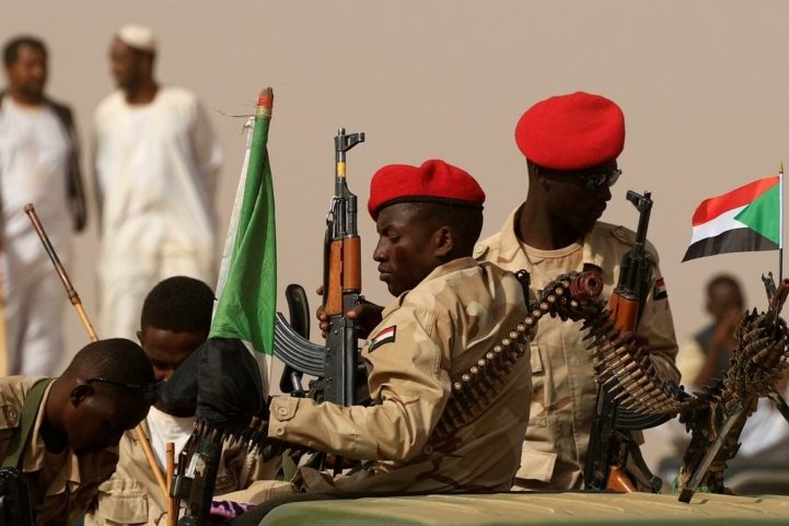 الجيش السوداني نشر قواته على الحدود لأول مرة منذ ما يقارب 25 عاماً/ رويترز
