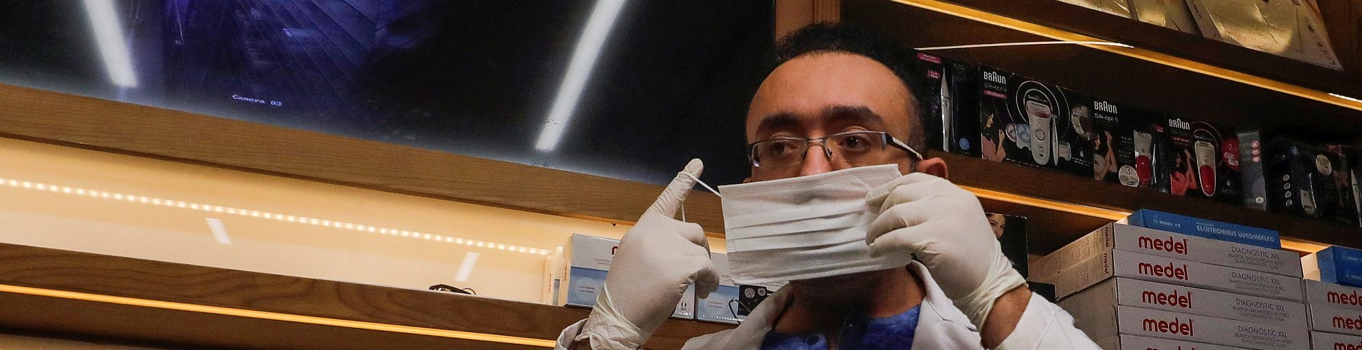 كورونا يفتك بأطباء مصر.. النقابة تتهم وزارة الصحة بالتقاعس بعد تفشي كورونا بين كوادرها