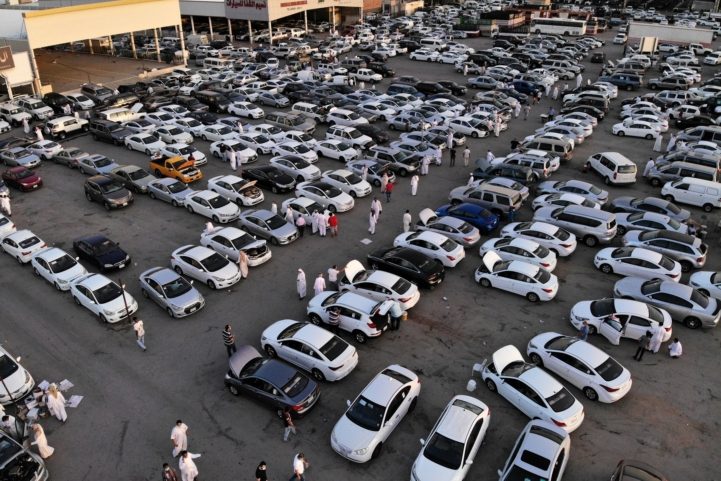 سوق السيارات في السعودية شهد رواجا كبيرا خلال الأيام الماضية/ رويترز