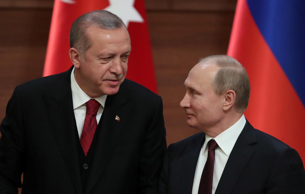 حقيقة التنسيق بين بوتين وأردوغان بشأن ليبيا، وهل احتلت روسيا قاعدة الجفرة رغم أنف حفتر؟