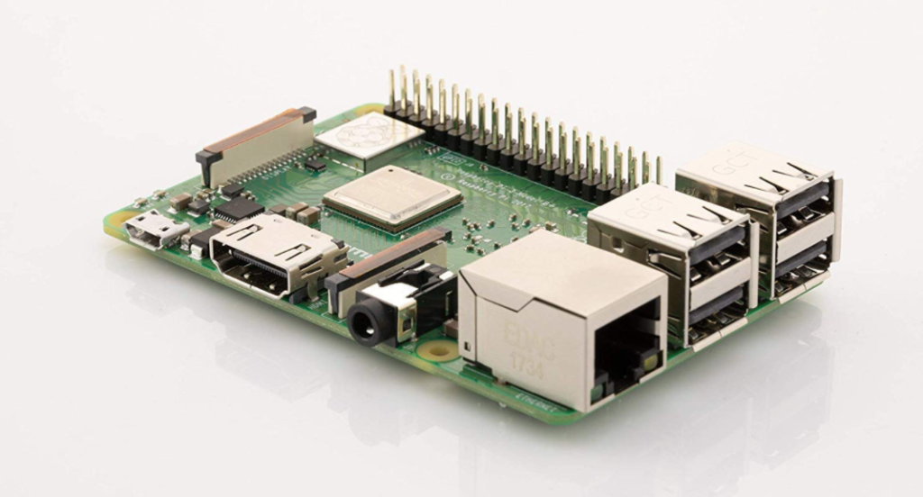 اخترنا في هذا الدليل حاسوب Raspberry Pi 3 B+  لأنه الأكثر مرونة من بين إصدارات رسبري باي Raspberry Pi. 