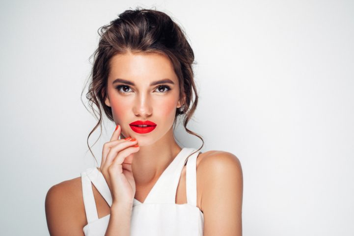 istock\المكياج على الطراز القديم بلمسات عصرية