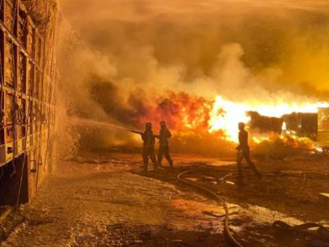 حريق ضخم بمحطة قطار الحرمين في جدة طال عددا كبيرا من المكاتب
