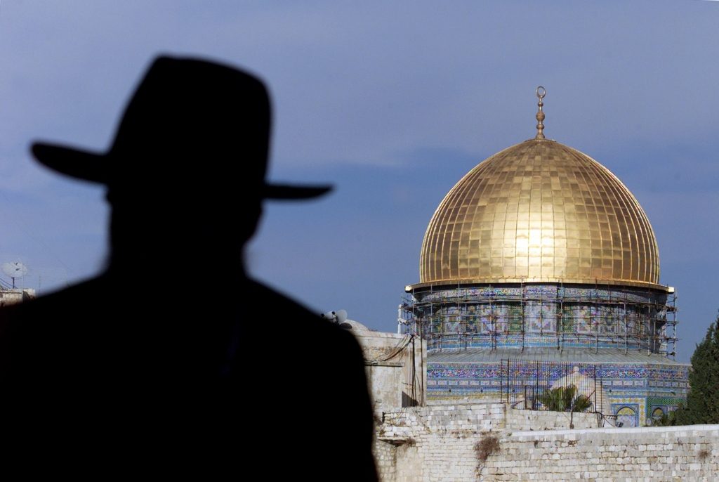 رويترز/ محاولة إحراق المسجد الأقصى في القدس