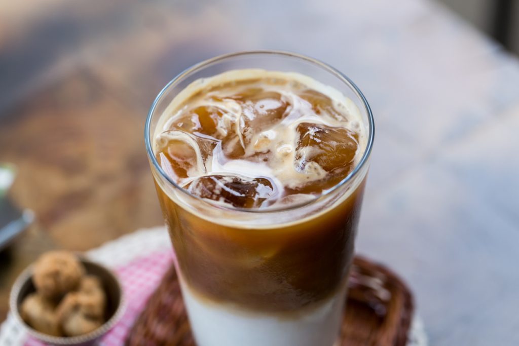 خيال الحد صراحة  كيف تصنع قهوة مثلجة في المنزل وتتفوق على ستاربكس | عربي بوست