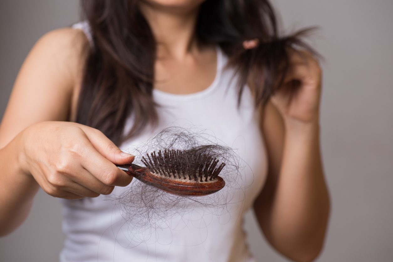 تساقط الشعر عند النساء | عربي بوست