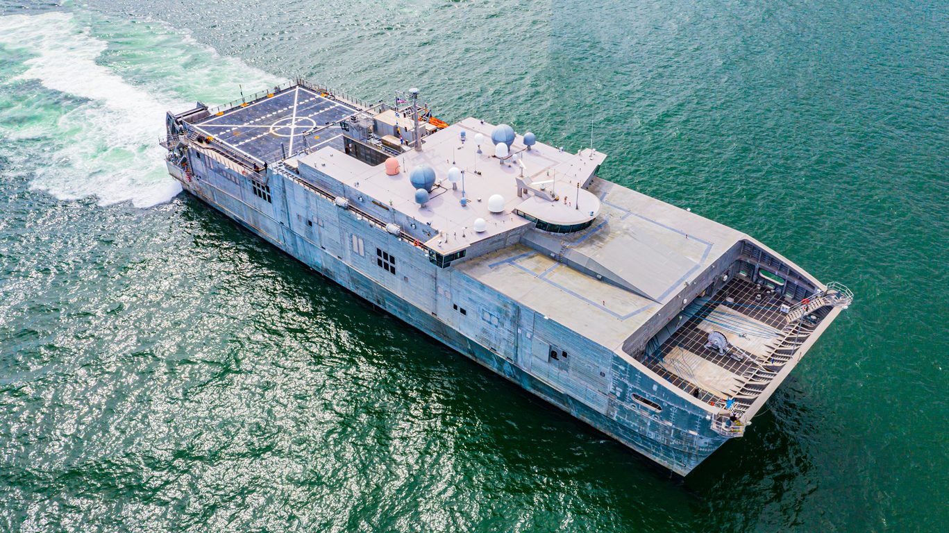 iStock/ السفن الهجومية البرمائية