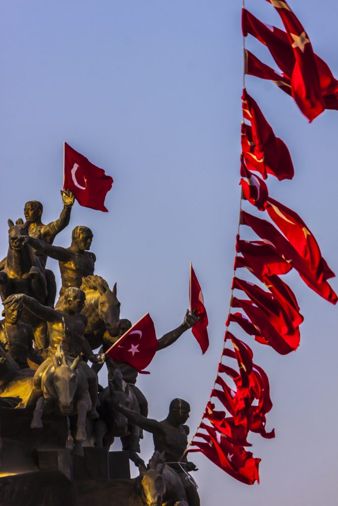 نصب تذكاري للقادة العسكريين الأتراك الذين شاركوا في تحرير إزمير من اليونانيين (iStock)