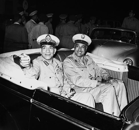 عبد الناصر مع أول رئيس لمصر محمد نجيب/wikipedia
