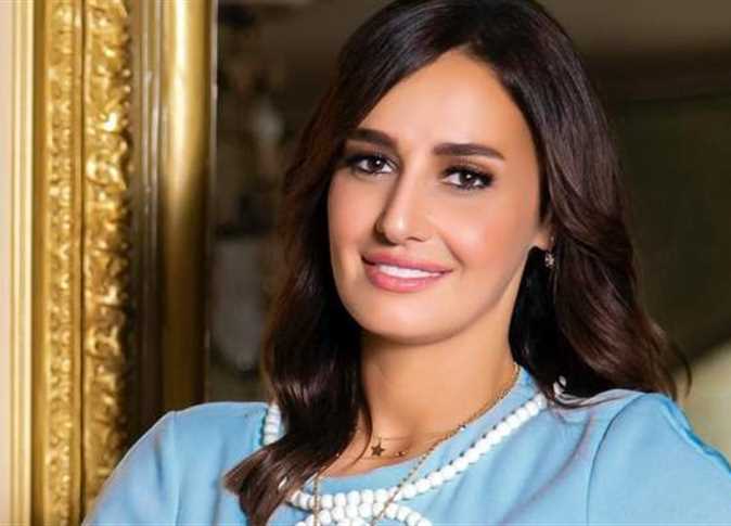Soccial Media/ حلا شيحة تحتفل بعيد ميلادها من دون زوجها ولا حجابها!