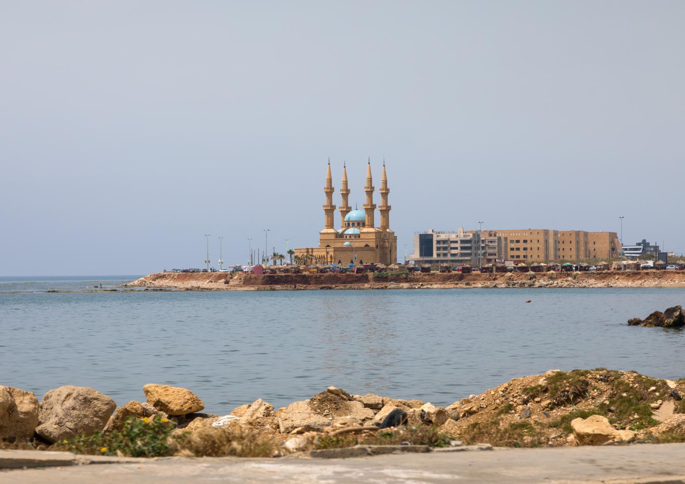 “رحلة الموت”.. اللبنانيون في طرابلس يخاطرون بالهجرة عبر البحر المتوسط هرباً من جحيم لا يُطاق