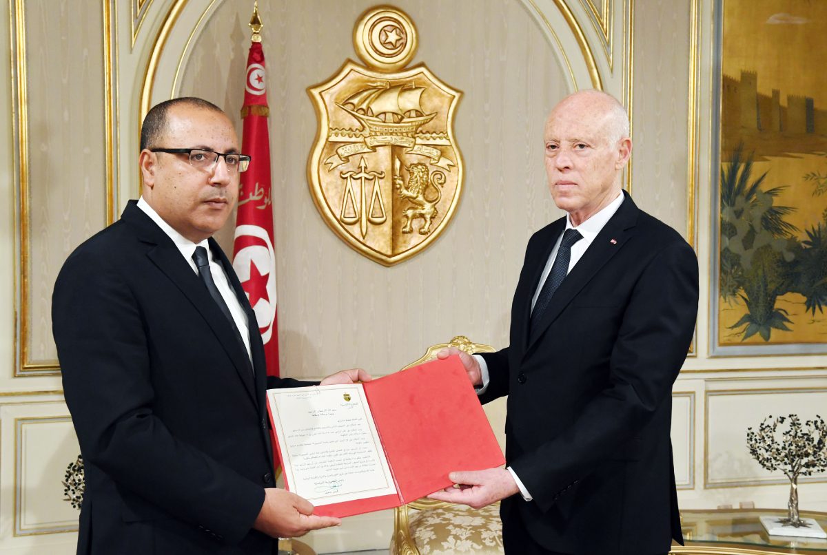بعد أن كان المشيشي خياره المفضل.. لماذا استقبل الرئيس التونسي حكومته الجديدة بالصراخ والتشنج؟