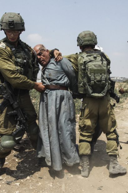 الاعتداء على مسن فلسطيني في الضفة/ الأناضول