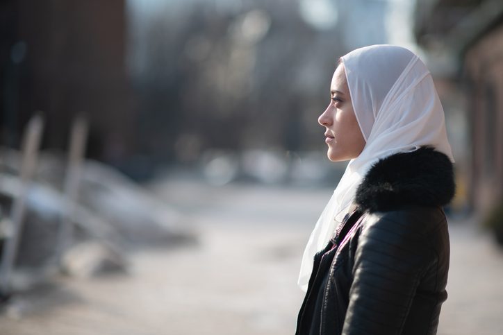 يختلط بالهجر والقسوة ويخضع لحكم المال.. كيف هو “الحب على الطريقة العربية”؟
