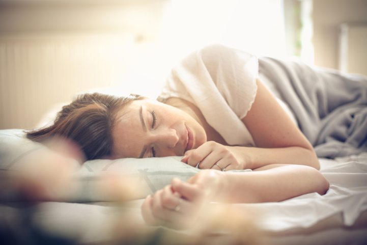 istock \ طرق لتحسين نومك ليلاً