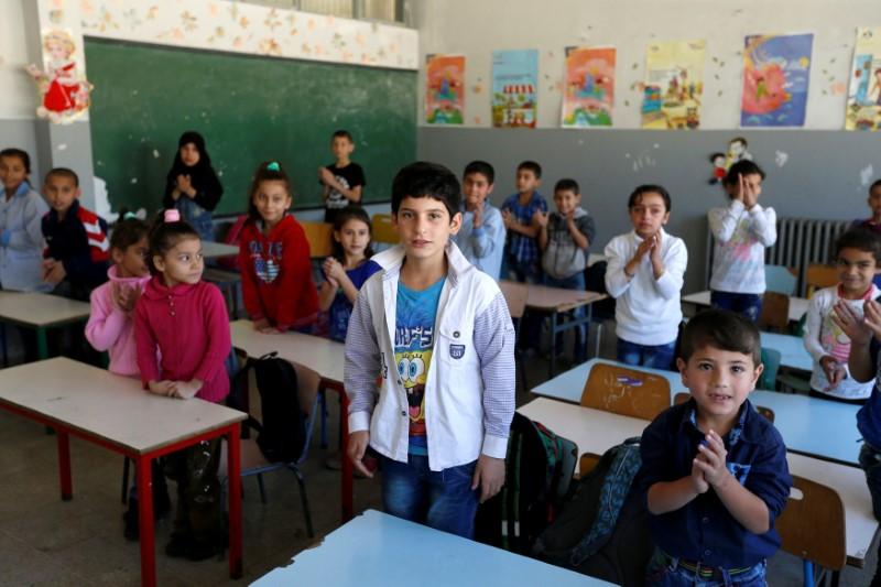 “حتى الكتب يجري تبادلها”.. لبنان قد يخسر آخر ما تبقى من أمجاده