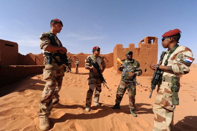 صراع النفوذ بين الجزائر وفرنسا، من سينتصر في “معركة” مالي؟.. هذه أوراق الضغط التي يمتلكها كل طرف