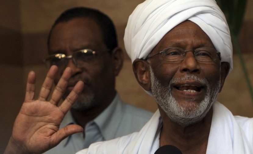 رويترز/ حسن الترابي زعيم الجبهة الإسلامية القومية في السودان