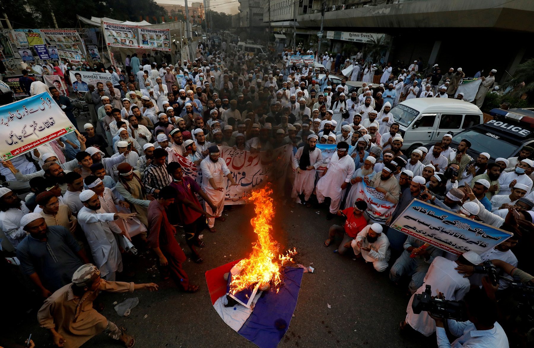 احتجاجات ضد ماكرون في كاراتشي/ رويترز
