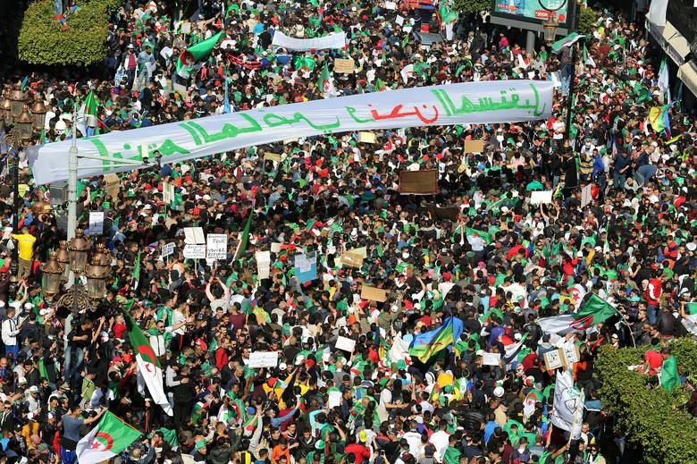 المظاهرات في الجزائر/ رويترز