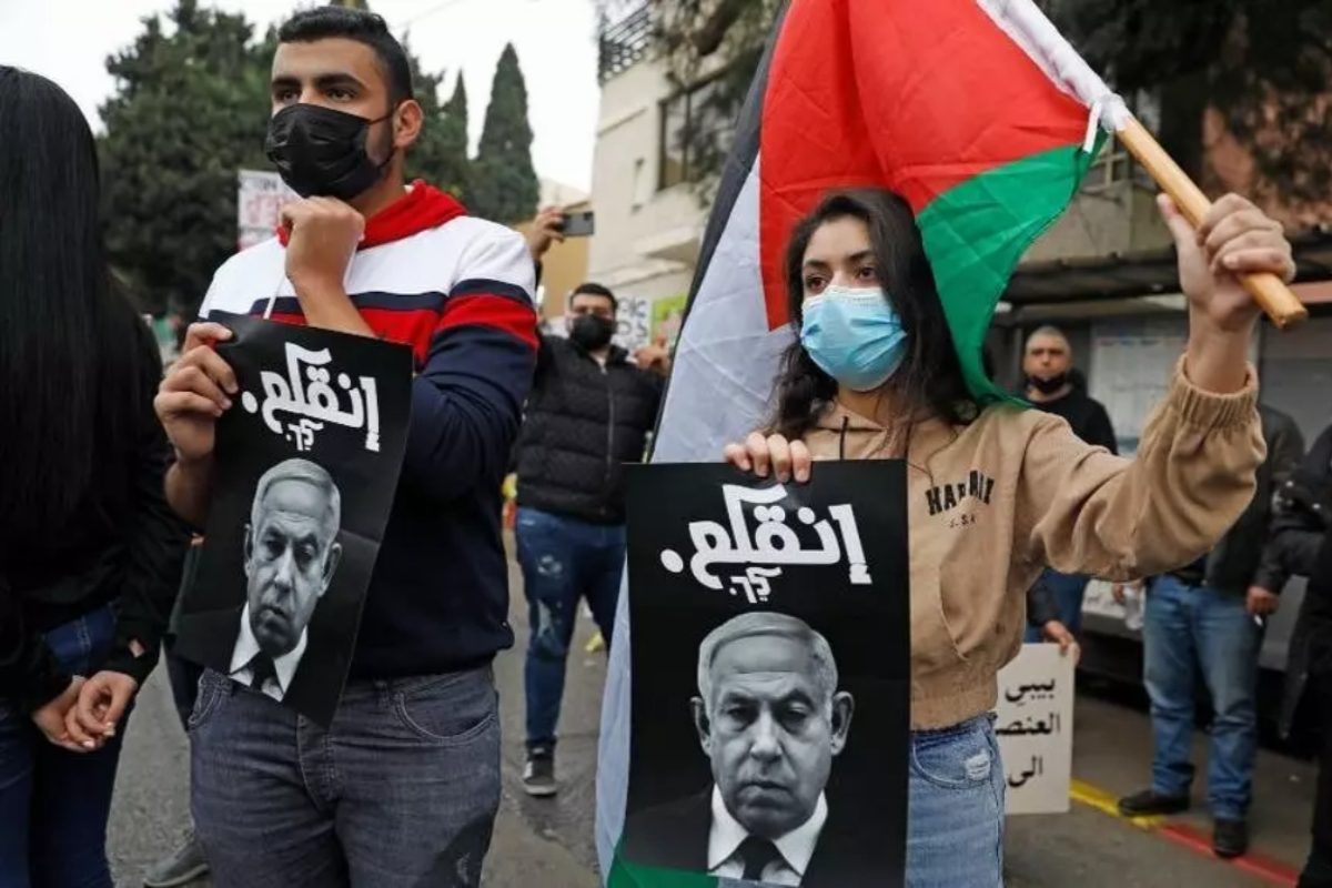 خوفه من المحاكمة يدفعه لاستجداء حتى الناخبين العرب.. هل يُواجه نتنياهو مصير ترامب بالانتخابات القادمة؟