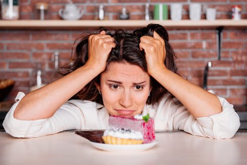 تناول السكريات / shutterstock